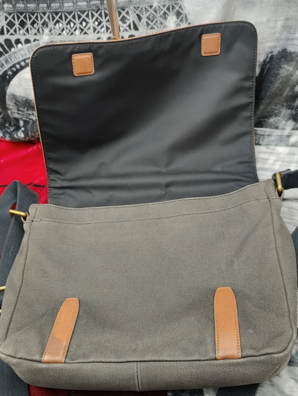Fossil Messenger Bag